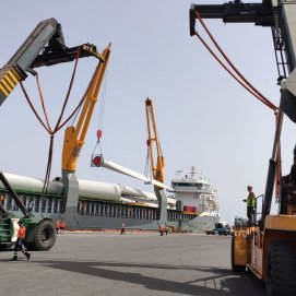 Llegan a Lanzarote los cuatro aerogeneradores del futuro Parque Eólico Arrecife