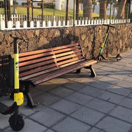 Patinetes eléctricos en la calle, en Puerto del Carmen