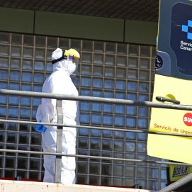 Una ambulancia en el Hospital Molina Orosa, durante la pandemia de Covid