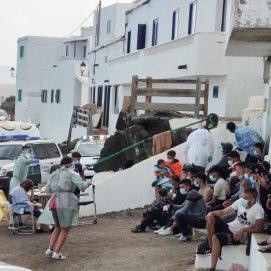 Inmigrantes llegados en patera a Caleta de Caballo