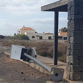 Actos vandálicos en farolas solares de Teguise