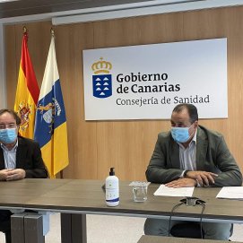 El jefe de Epidemiología, Amós García junto al consejero de Sanidad Blas Trujillo