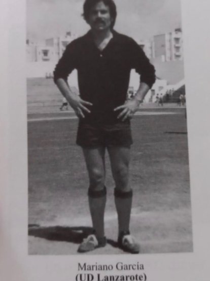 Mariano García junto a amigos y familia