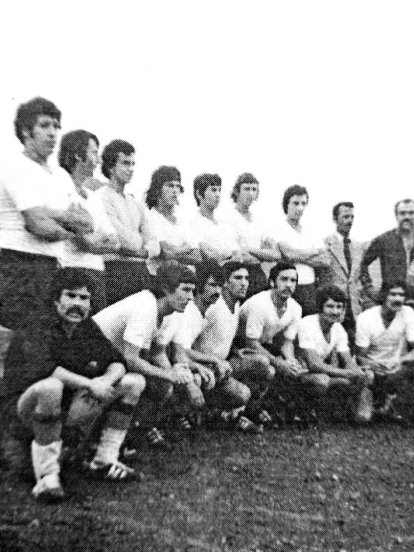Mariano García junto a amigos y familia