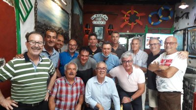 Mariano García junto a amigos y familia