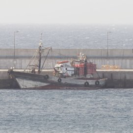 El barco pesquero en el muelle de Arrecife. Foto: Juan Mateos.