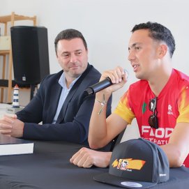 El alcalde y el triatleta Yerove Rodríguez