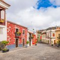 Calle Real de la localidad grancanaria de Santa Brígida, que tiene la renta per cápita más alta de Canarias.