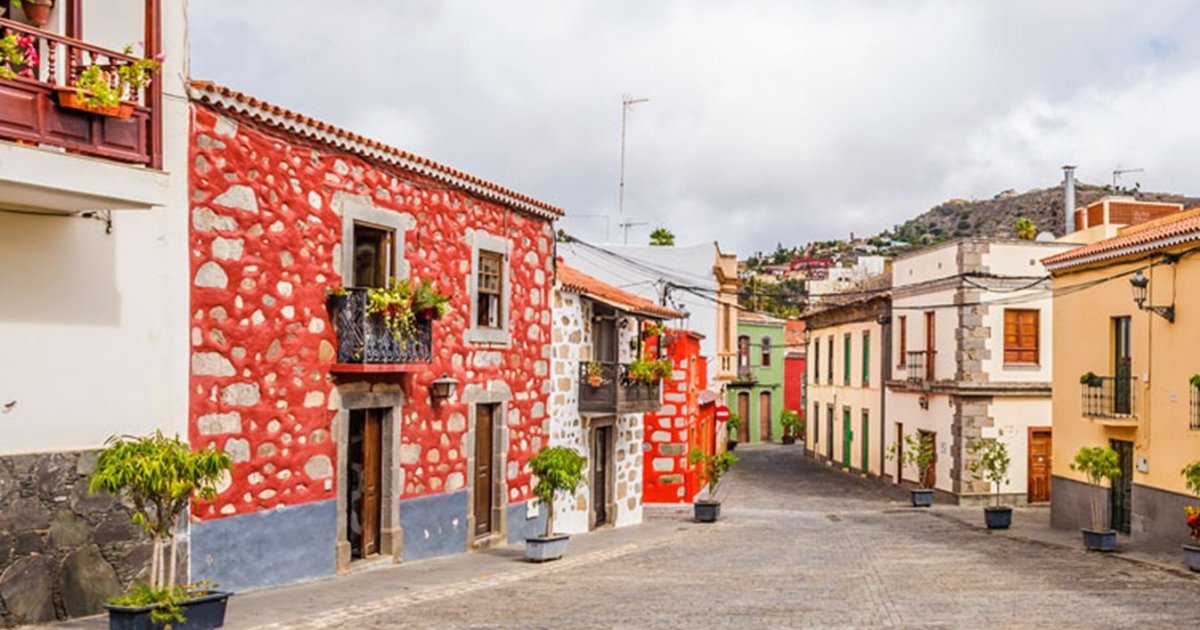 How Many Individuals Earn Over €600,000 in the Canary Islands?