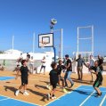 Niños jugando en una de las canchas del municipio