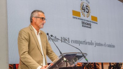 45 años y 140 nuevos titulados en el CIFP Microsistemas 7
