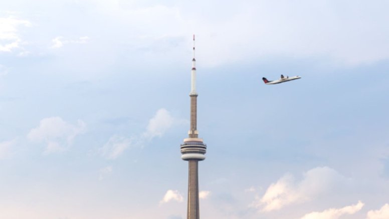 Un avión de Air Canada sobrevuela Toronto