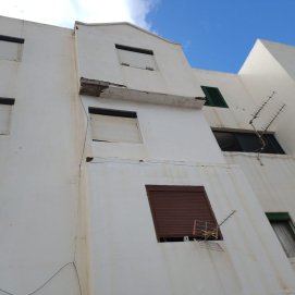 Caída de cascotes de un edificio de Arrecife 