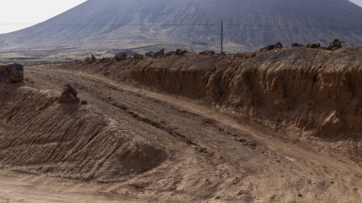 One of the damaged paths in Guatiza. Photo: Juan Mateos. One of the damaged paths in Guatiza. Photo: Juan Mateos.