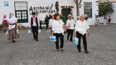 Ofrenda en honor a Nuestra Señora del Carmen en Teguise (Fotos: Norberto de León )