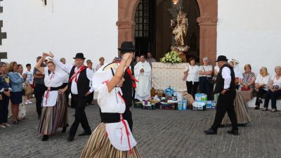 Ofrenda en honor a Nuestra Señora del Carmen en Teguise (Fotos: Norberto de León )