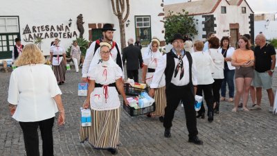 Ofrenda en honor a Nuestra Señora del Carmen en Teguise (Fotos: Norberto de León )