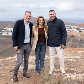 Oswaldo Betancort junto a María Jesús Tovar y Domingo Cejas