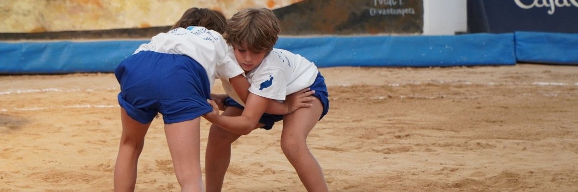Children practicing Canarian wrestling. Photo: provided. Children practicing Canarian wrestling. Photo: provided.