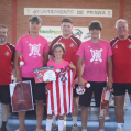 León Larroca y otros compañeros junto a miembros del Sunderland AFC