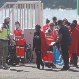 Cruz Roja atiende a los migrantes en Puerto Naos