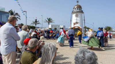 Homenaje a los marineros del Cruz del Mar