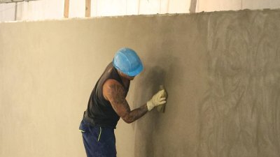 Trabajador de la construcción en Lanzarote. Foto: La Voz.