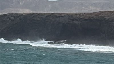 Lancha embarrancada en Mala 