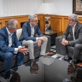 Reunión del presidente Clavijo con los ministros Torres y España.