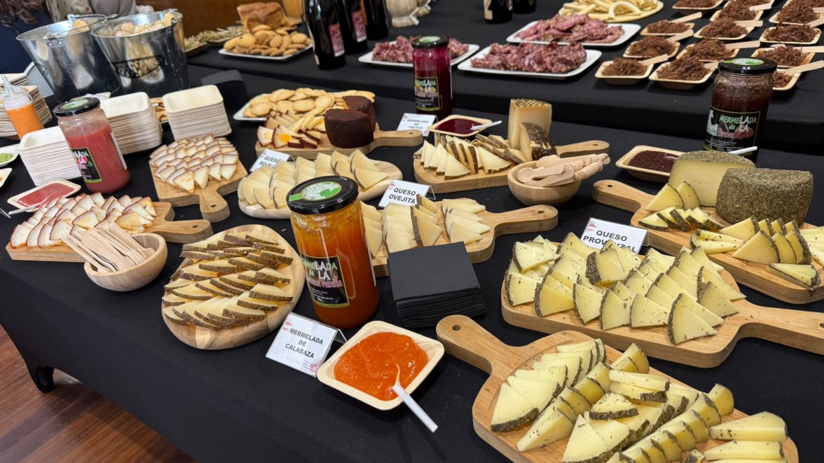 Un puesto con productos de Lanzarote en las fiestas de O Carballiño. Foto: CACT. Un puesto con productos de Lanzarote en las fiestas de O Carballiño. Foto: CACT.