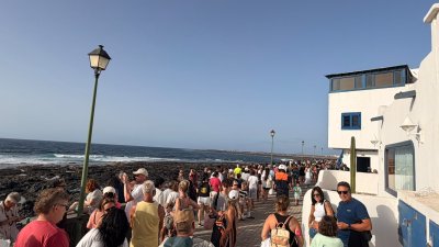 Aglomeraciones de personas para ver el eclipse en Lanzarote. Fotos: Cedidas.
