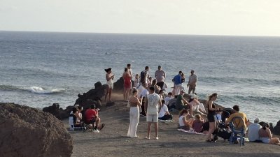 Aglomeraciones de personas para ver el eclipse en Lanzarote. Fotos: Cedidas.