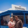 Los hermanos Pérez junto a su nuevo restaurante.