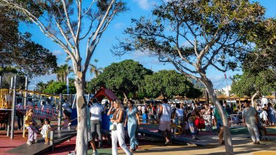 Terraza pública en el Parque Temático