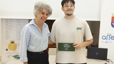 La asociación Mercedes Medina Díaz entrega sus becas a 16 alumnos de Lanzarote. Foto: Juan Mateos