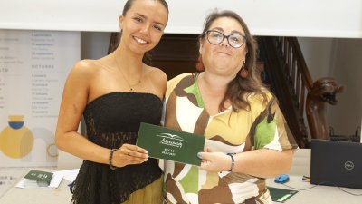 La asociación Mercedes Medina Díaz entrega sus becas a 16 alumnos de Lanzarote. Foto: Juan Mateos