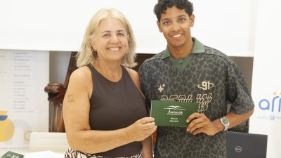 La asociación Mercedes Medina Díaz entrega sus becas a 16 alumnos de Lanzarote. Foto: Juan Mateos