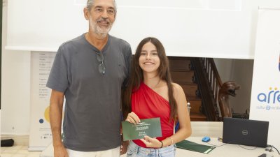 La asociación Mercedes Medina Díaz entrega sus becas a 16 alumnos de Lanzarote. Foto: Juan Mateos
