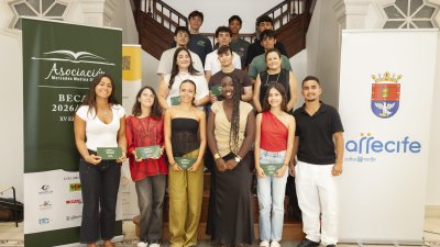 La asociación Mercedes Medina Díaz entrega sus becas a 16 alumnos de Lanzarote. Foto: Juan Mateos