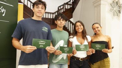 La asociación Mercedes Medina Díaz entrega sus becas a 16 alumnos de Lanzarote. Foto: Juan Mateos