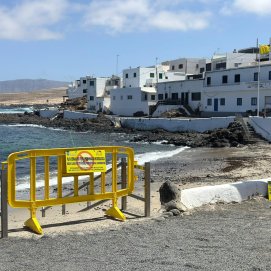 Cierre de la playa de Caleta de Caballo. Foto: La Voz