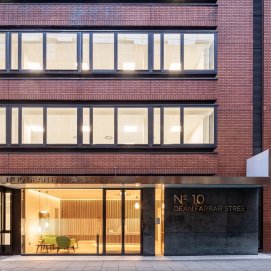 La oficina de turismo de España en Londres ocupa la segunda planta del edificio Heron House 10, en Dean Farrar Street.