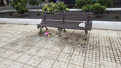 Basura acumulada en un parque de Lanzarote. Fotos: Cedidas.