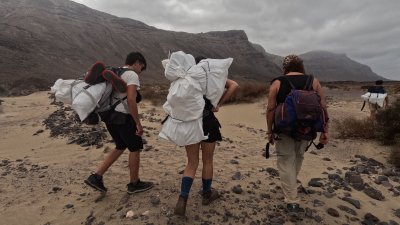 Retirada de residuos de la playa de El Risco