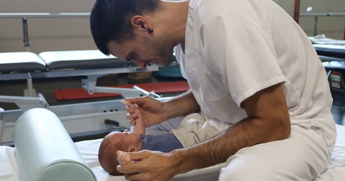 The physiotherapists of Molina Orosa attend to more than 2,100 patients in the last year