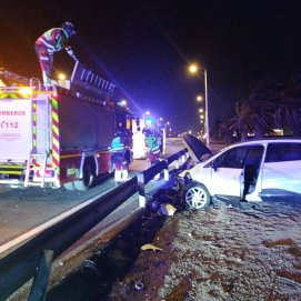 Un coche se sale de la vía en la zona de El Cable 