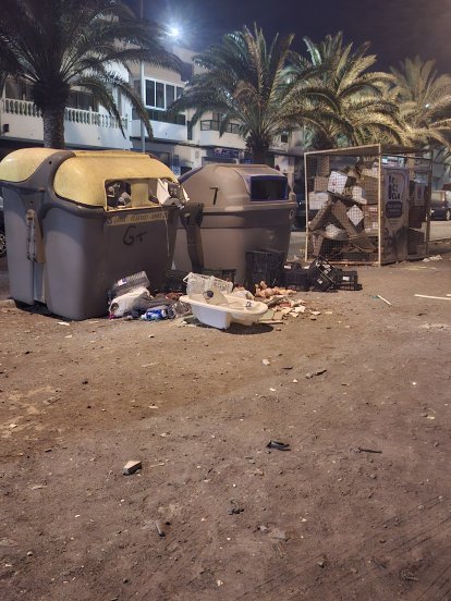 Acumulación de basura en Argana Alta