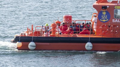 Atención de migrantes en Puerto Naos (Fotos: Juan Mateos)