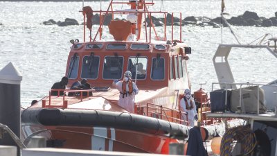 Atención de migrantes en Puerto Naos (Fotos: Juan Mateos)