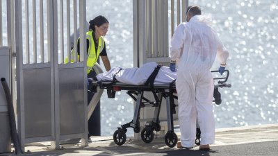 Atención de migrantes en Puerto Naos (Fotos: Juan Mateos)